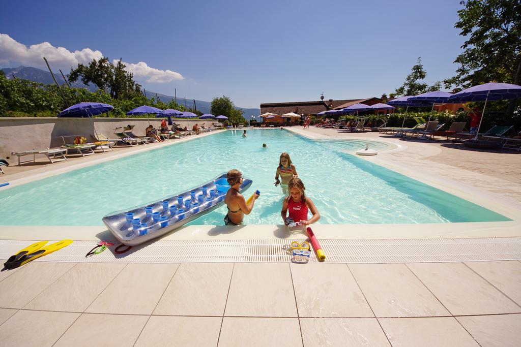 Park Hotel Zanzanù Tignale Esterno foto