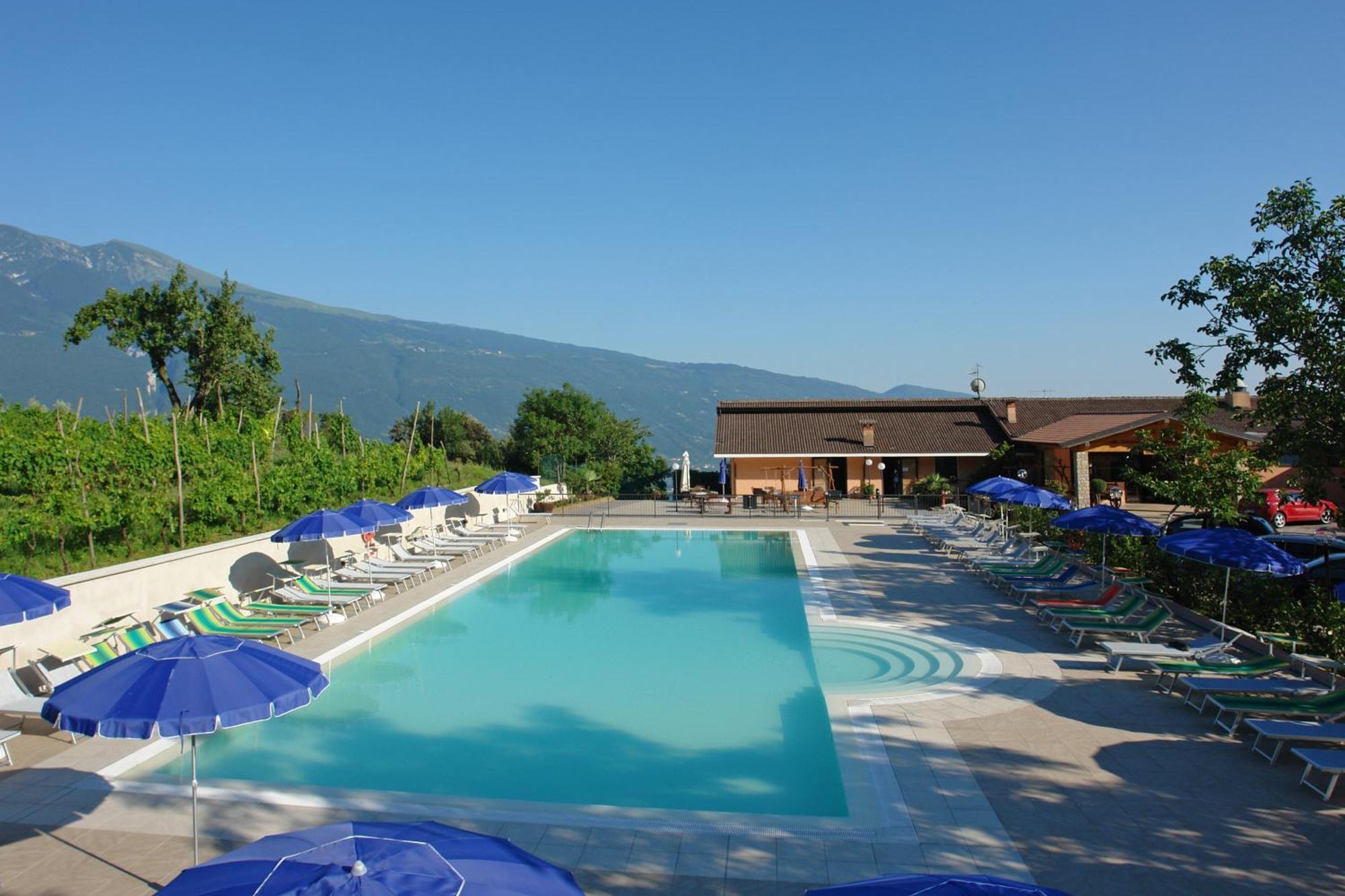 Park Hotel Zanzanù Tignale Esterno foto