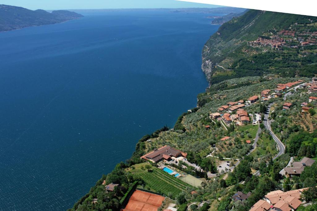 Park Hotel Zanzanù Tignale Esterno foto