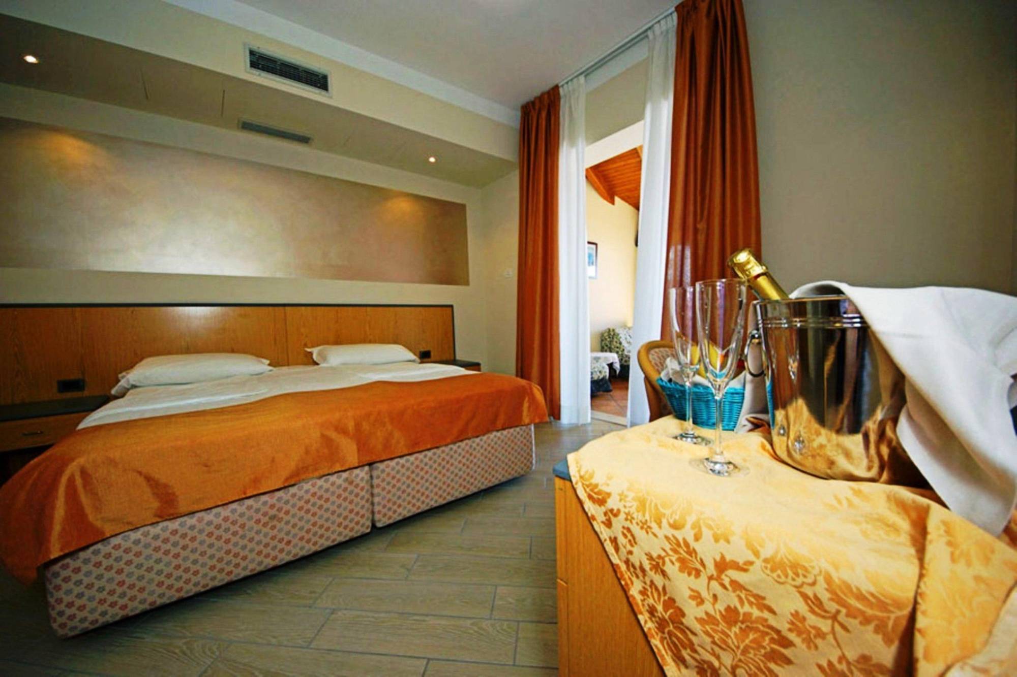 Park Hotel Zanzanù Tignale Esterno foto